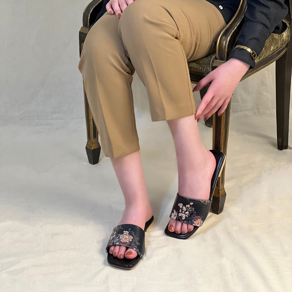 Black Floral Chappal
