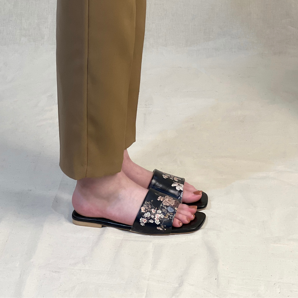 Black Floral Chappal