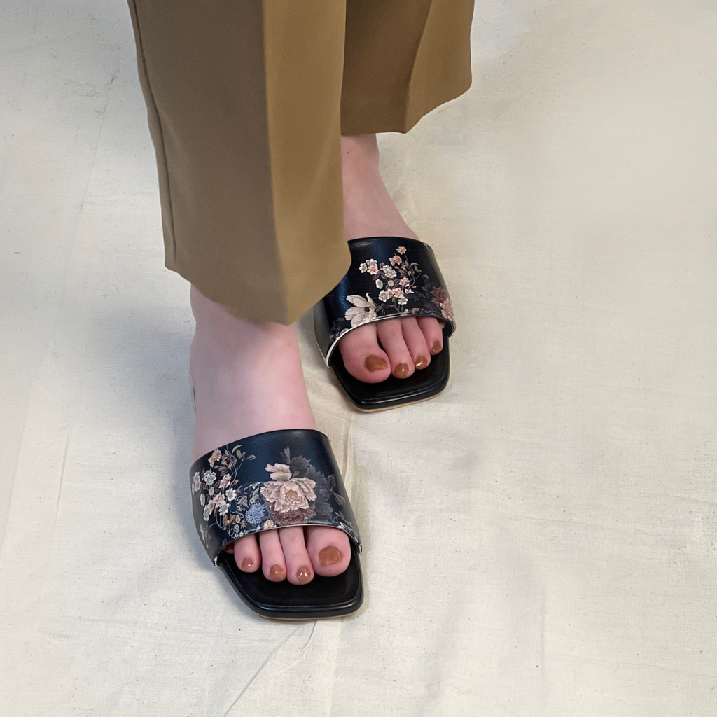 Black Floral Chappal