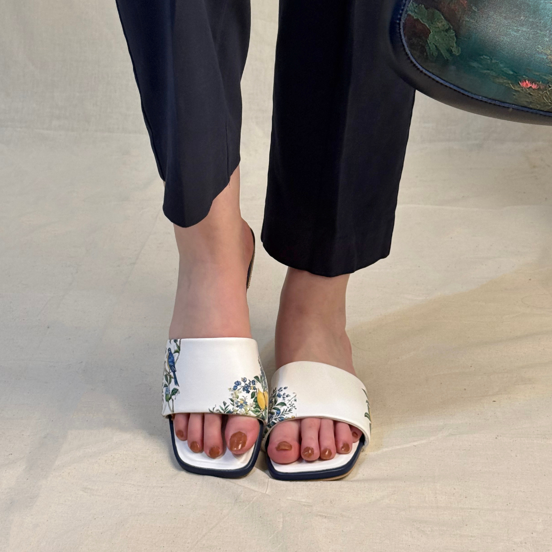 White chappal